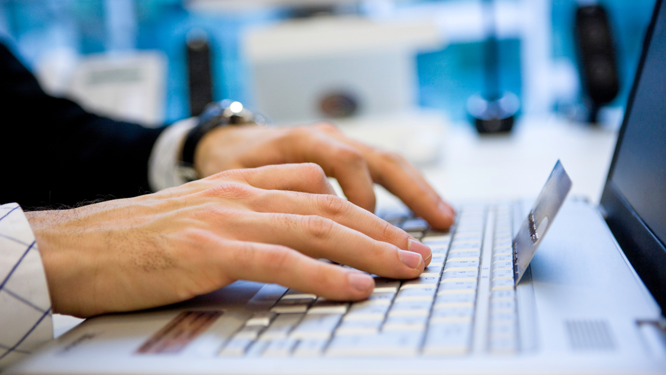 L’IA générative dans l’e-commerce : ce qui change pour le marketing et la vente L’IA générative dans l’e-commerce : ce qui change pour le marketing et la vente